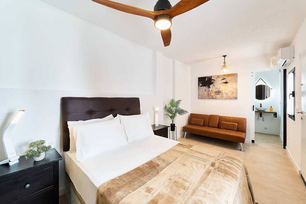 Apartamento entero, Kosta Homes - Modern Two Bedroom with Terrace in Alhaurín de la Torre, Costa del Sol