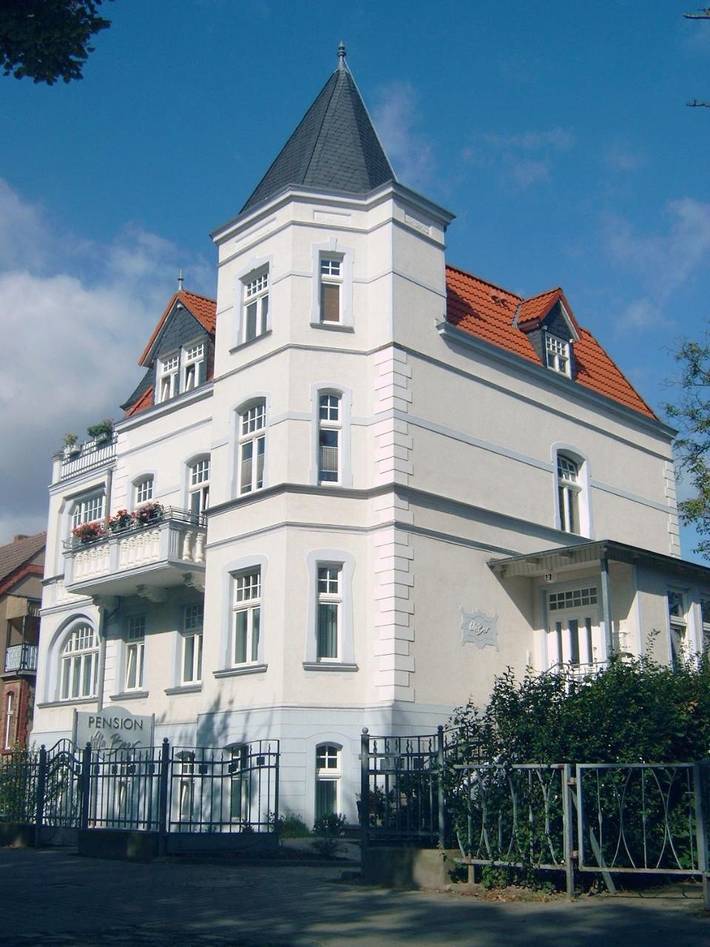 Gästehaus für 2 Personen, mit Terrasse und Garten sowie Seeblick und Ausblick in Stralsund