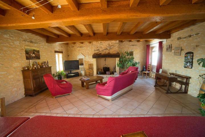 Location de vacances pour 2 personnes, avec jardin ainsi que vue et piscine à Paulin - 4