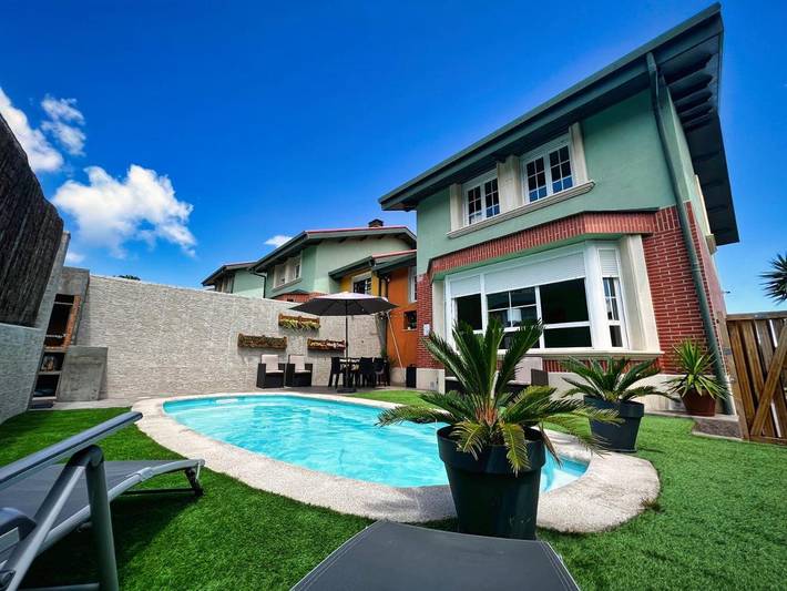 Apartamento para 8 personas, con vistas además de jardín y piscina en Castro Urdiales