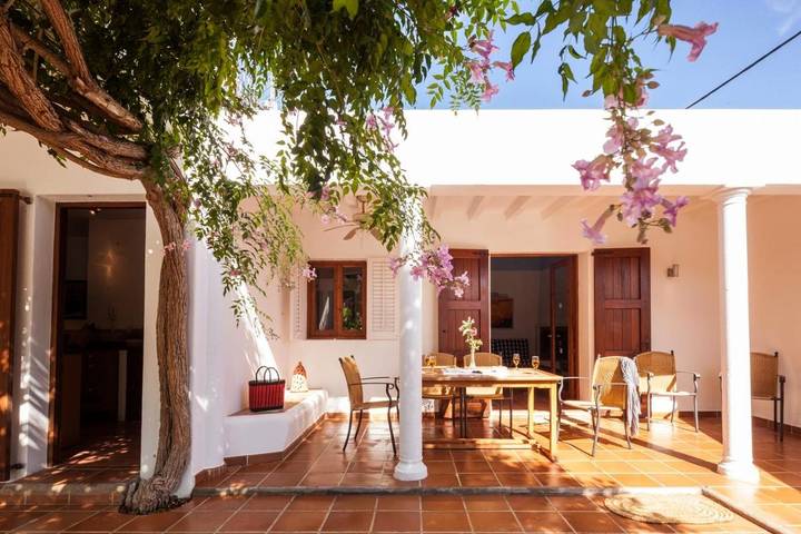 Ferienhaus für 6 Personen, mit Terrasse und Garten sowie Pool