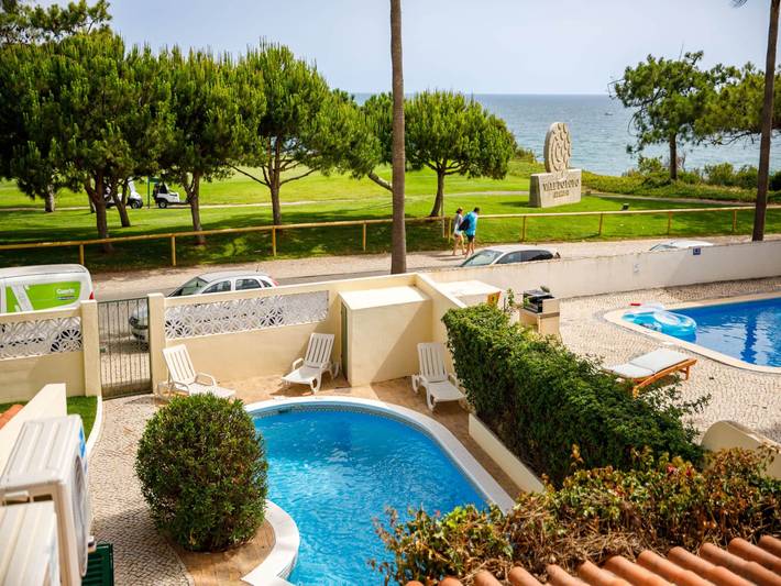 Holiday rental for 4 people, with ocean view and garden as well as pool in Vale do Lobo