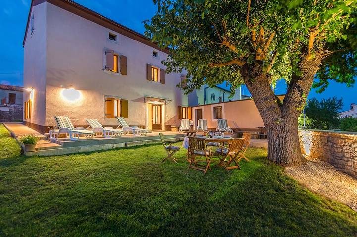 Holiday home for 8 people, with garden - 1