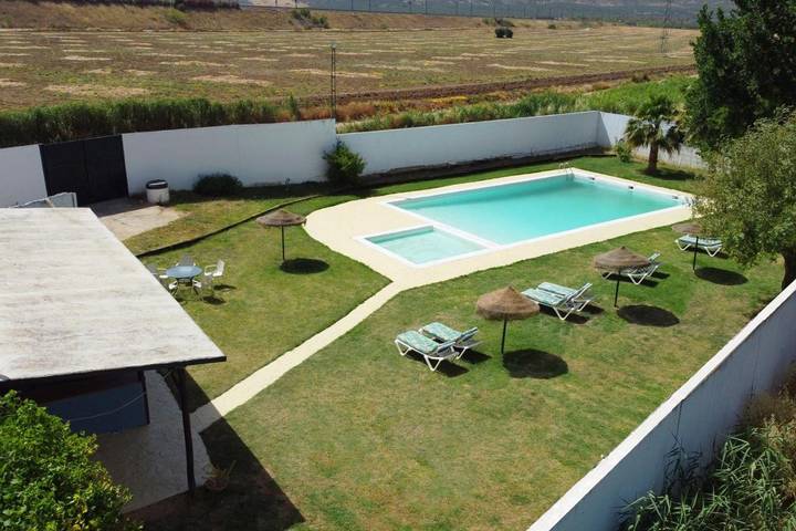 Casa rural para 30 personas, con Terraza y Jardín además de Piscina y Vistas en Humilladero - 4
