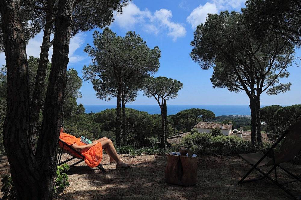 Luxury wooden villa in boutique retreat, sea view Barcelona in Supermaresme, Sant Andreu de Llavaneres