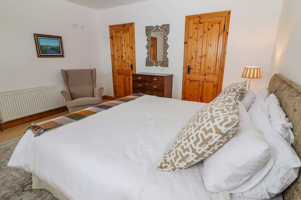 Cherry Blossom Cottage, family friendly in Quilty, County Clare in County Clare