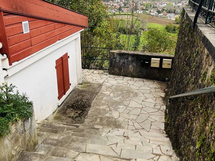 Gîte pour 3 personnes, avec terrasse, animaux acceptés à Cambo-les-Bains - 2