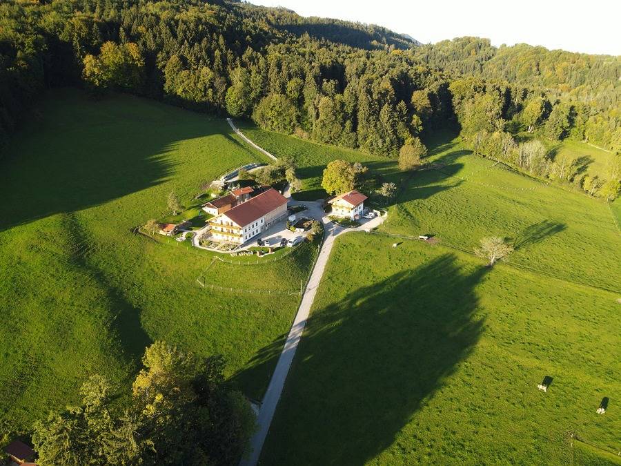 Schleipfnerhof Urlaub auf dem Bauernhof - Waldzauber für 1-4 Personen (49 qm, Og) in Bernau am Chiemsee, Chiemsee