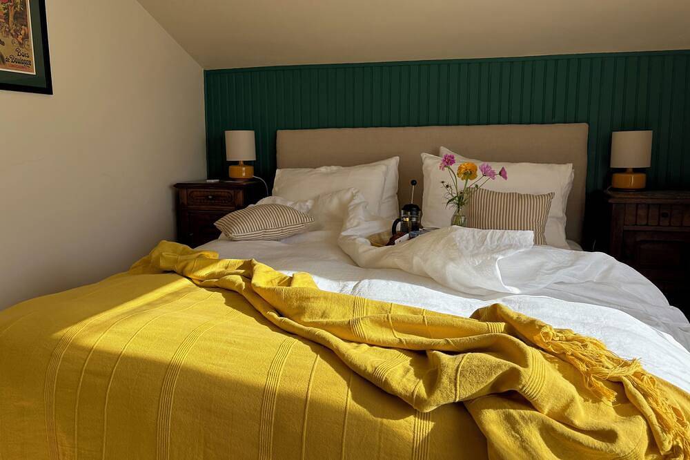 Stylish 1-bedroom cottage in beautiful landscape for relaxing stay - Le Néflier in Caylus, Tarn-et-Garonne