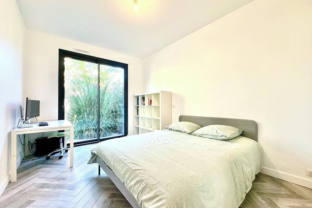 Greenery House near Paris in Bagneux, Hauts-de-Seine