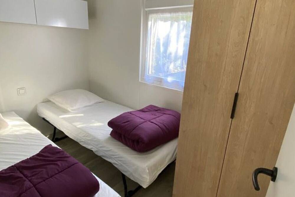 Mobile home with terrace in Guégon in Guégon, Pontivy region