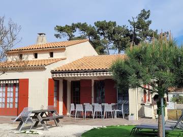 Gîte pour 12 personnes, avec terrasse et jardin à Le Grand-Village-Plage