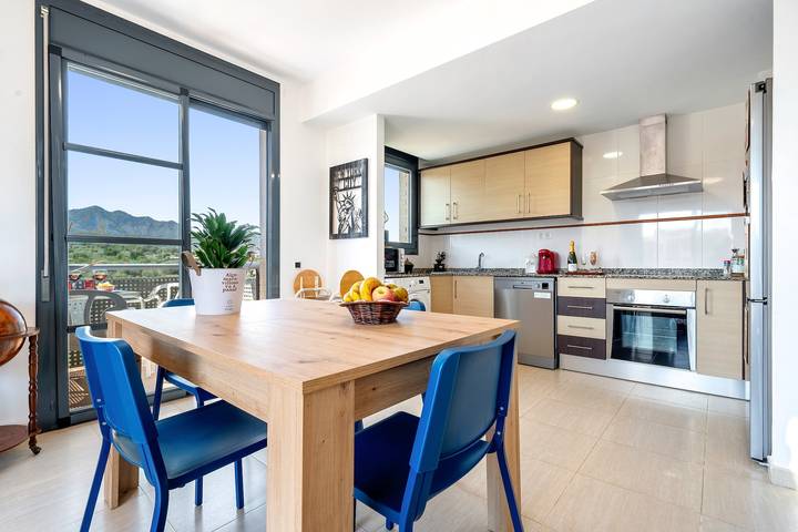 Apartamento entero, Apartamento 'Apartamento La Ràpita' con vistas al mar, Wi-Fi y aire acondicionado in San Carlos de la Rápita, Delta del Ebro
