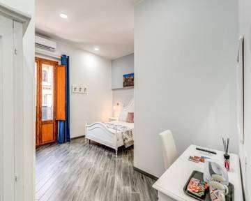 Bed And Breakfast for 3 Guests in Naples, Tyrrhenian Coast Campania, Picture 2