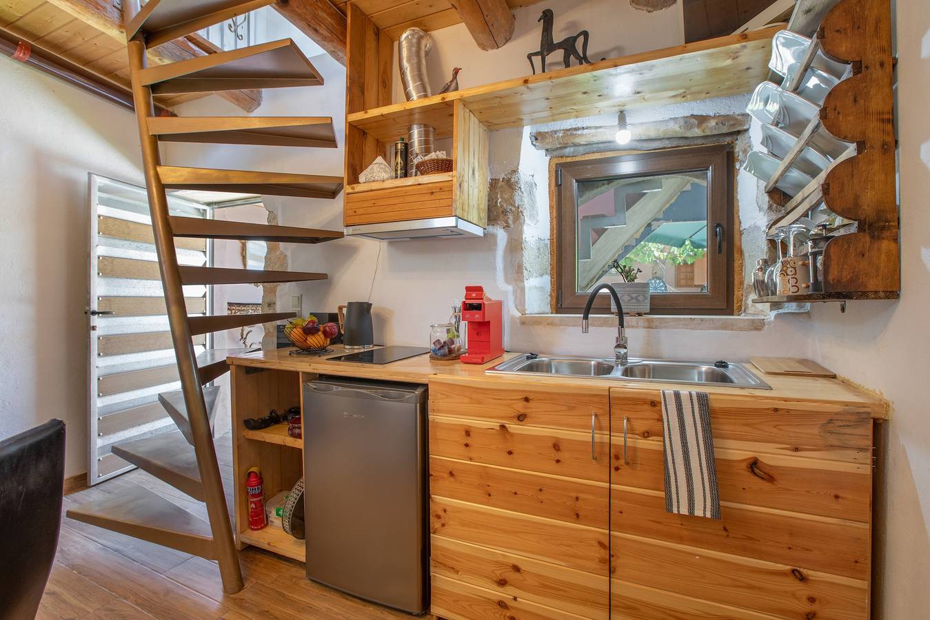 Landhuis 'Kourtsa Traditioneel Huis met Zwembad', Uitzicht op Bergen, Wi-Fi & Airco, foto 7