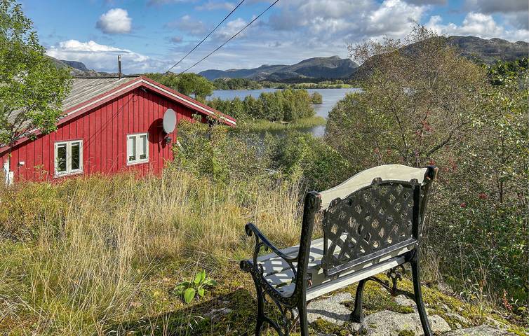 Ferienhaus für 4 Personen, mit Terrasse und Garten in Sandnes