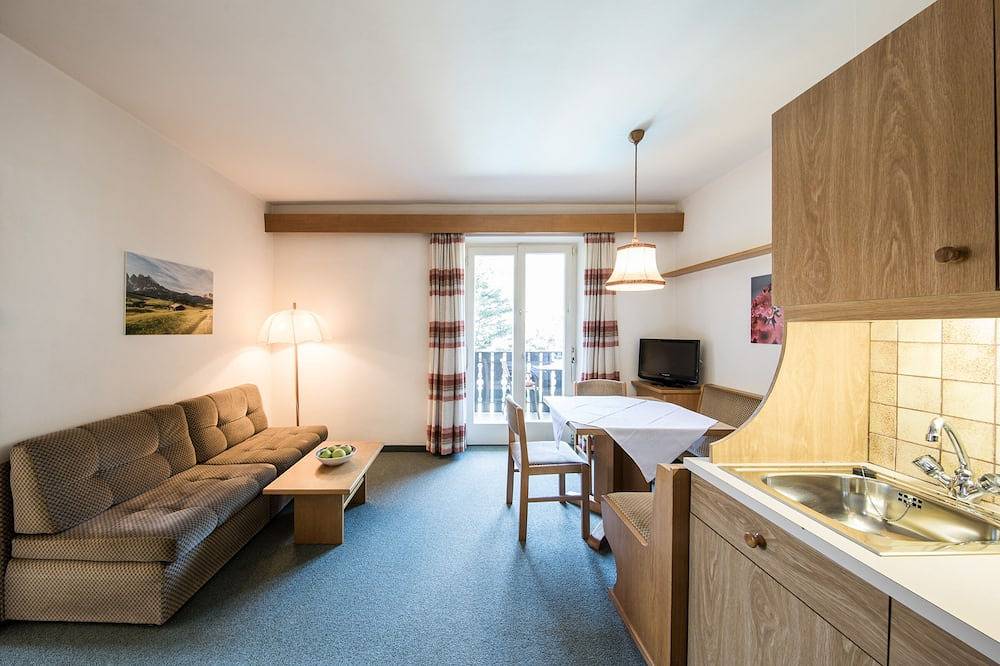 Ganze Wohnung, Apartments Obermayr: Ferienwohnung mit Freibad & Hallenbad in Mitterlana, Lana