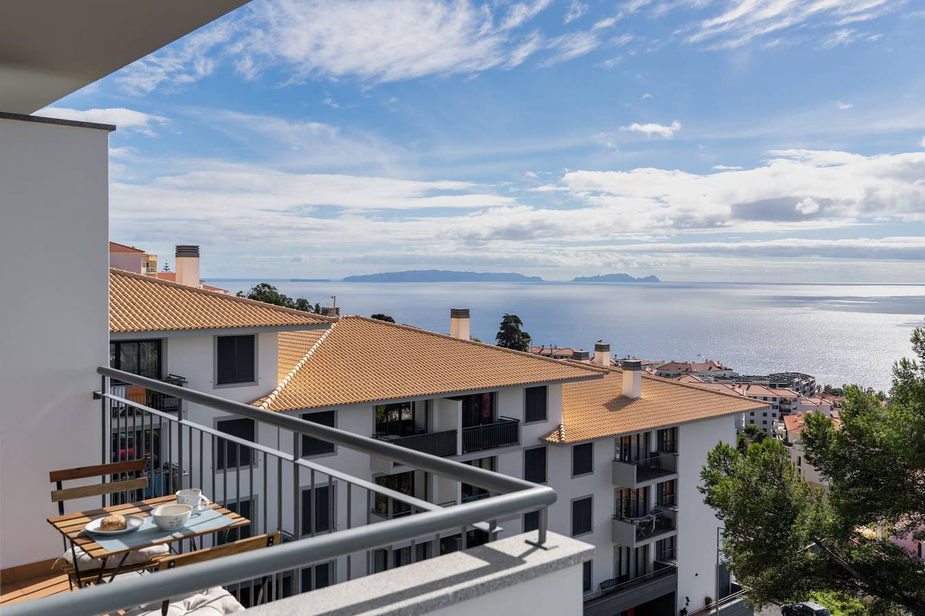 Ganze Wohnung, Blue Horizon Apartment - Mit Meerblick in Caniço, Madeira