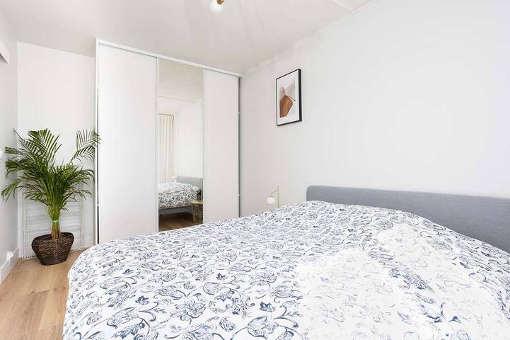 Ganze Wohnung, 3 minutes from metro, sleeps 2, and parking at Porte de Versailles 3 stars in Vanves, Hauts-de-Seine
