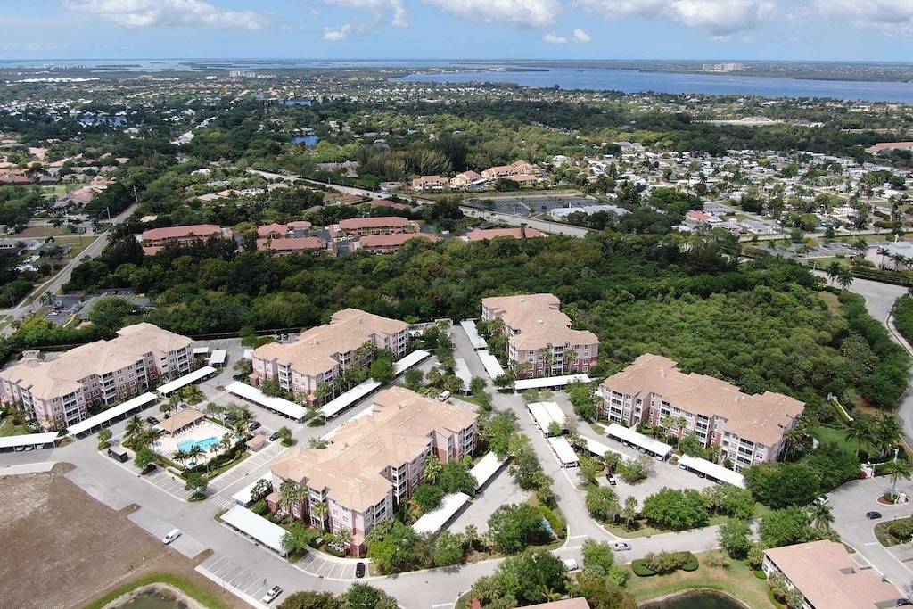 Ganze Wohnung, South Fort Myers Gated Community! Heated Pool & Hot Tub! Close to Beaches, Shopping & Dining! in Iona, Southwest Florida