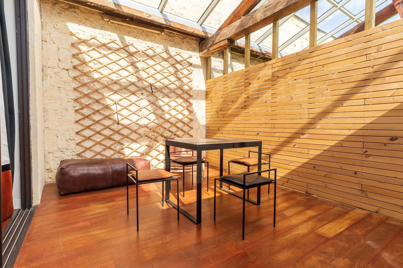 Apartamento vacacional entero, Large Magna room with private terrace in Burdeos, Región de Burdeos