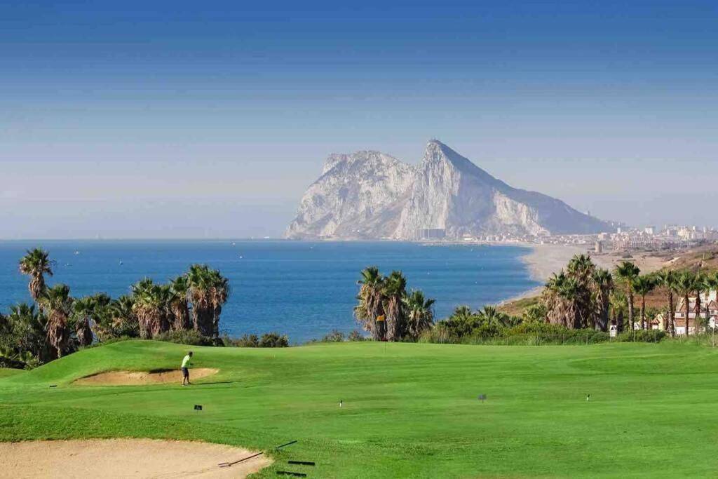 Three-Bedroom Villa in Playa de La Alcaidesa, San Roque