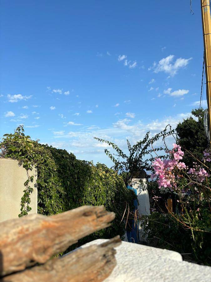 Gîte pour 2 personnes, avec vue ainsi que jardin et balcon à Filicudi - 3