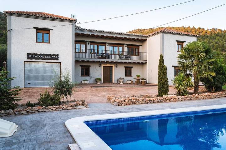 Casa de vacaciones para 16 personas, con jardín además de piscina y vistas, Se admiten mascotas en Castilla-La Mancha - 2