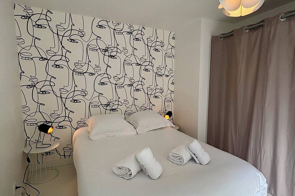 Appartement entier, White Loft - 6 personnes - toit-terrasse avec vue panoramique in Donzenac, Région de Brive-la-Gaillarde