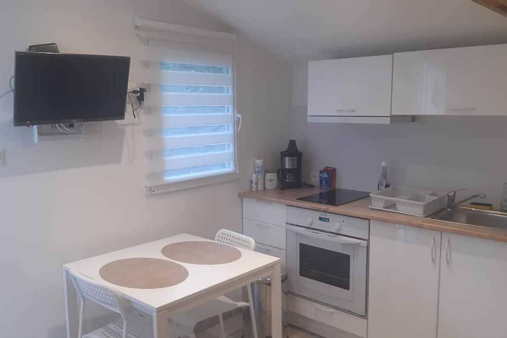 Studio proche Lyon-Aeroport-Centrale Bugey in Dagneux, Ain
