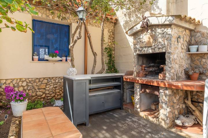 Appartamento intero, Casa vacanze 'Loft Le Palme' con terrazza privata, Wi-Fi e aria condizionata in Spiaggia Carratois (Pachino), Portopalo di Capo Passero