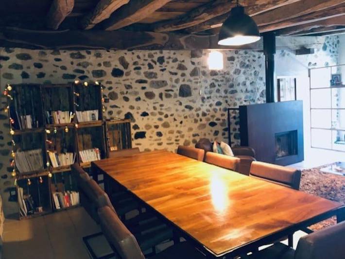 Gîte pour 5 personnes, avec Terrasse ainsi que Jardin et Piscine à Saint-Girod