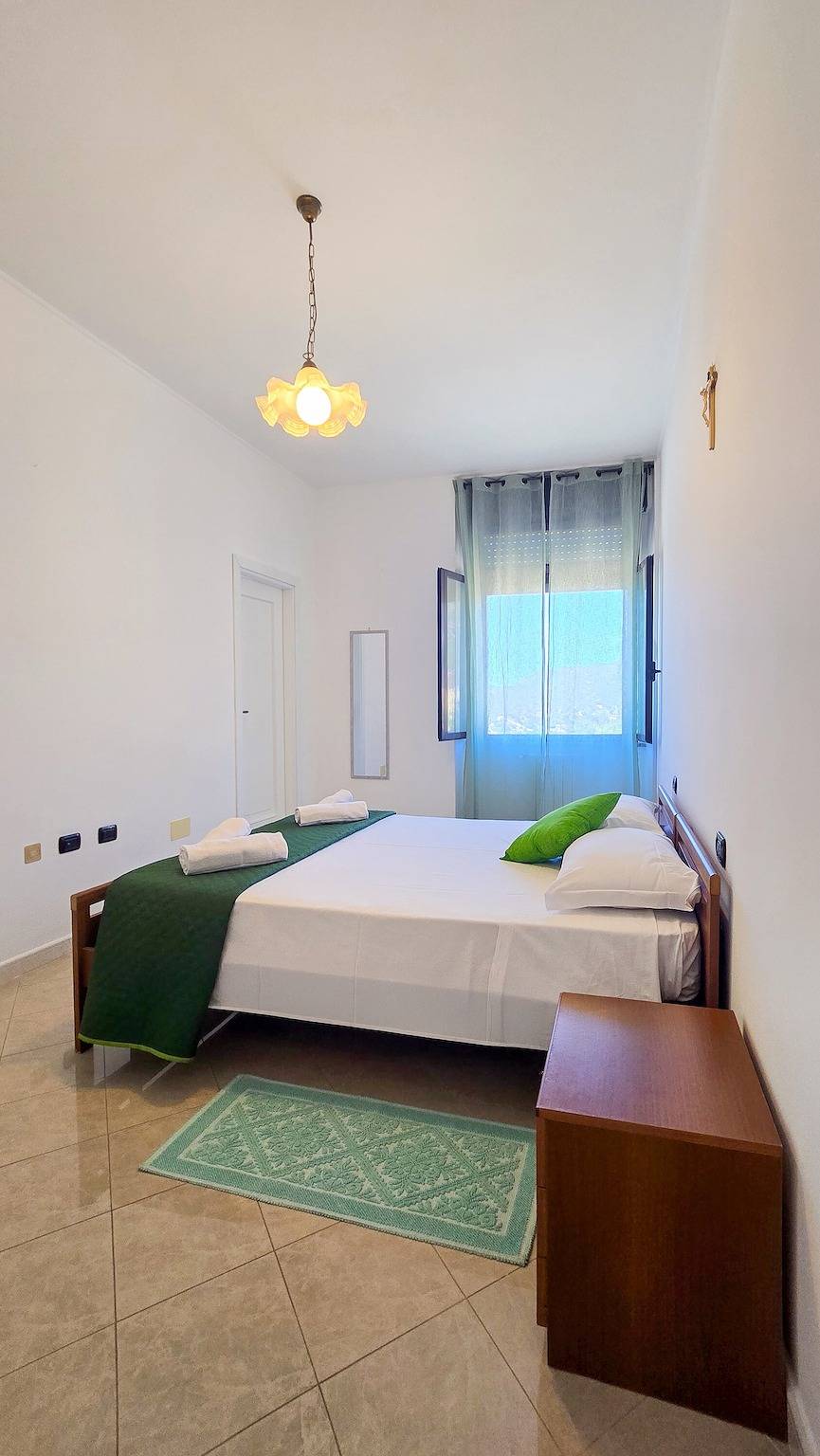 Camera matrimoniale con bagno privato e vista mare in Gonnesa, Iglesiente