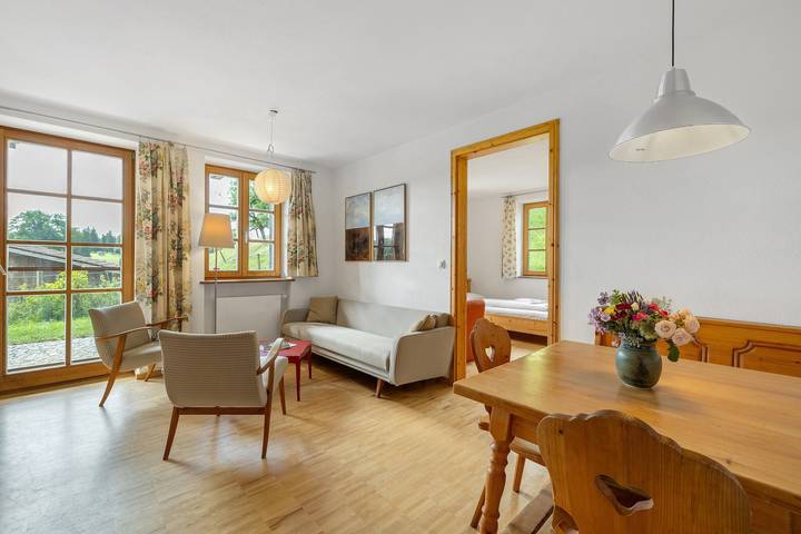 Ferienwohnung für 6 Personen, mit Garten am Starnberger See