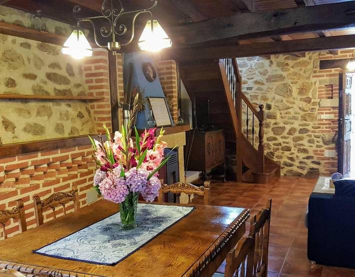 Hel lejlighed, ‘La Tablá’ Rural Apartment with Mountain Views, Private Terrace, and Wi-Fi in Peñamellera Alta, Sierra del Cuera