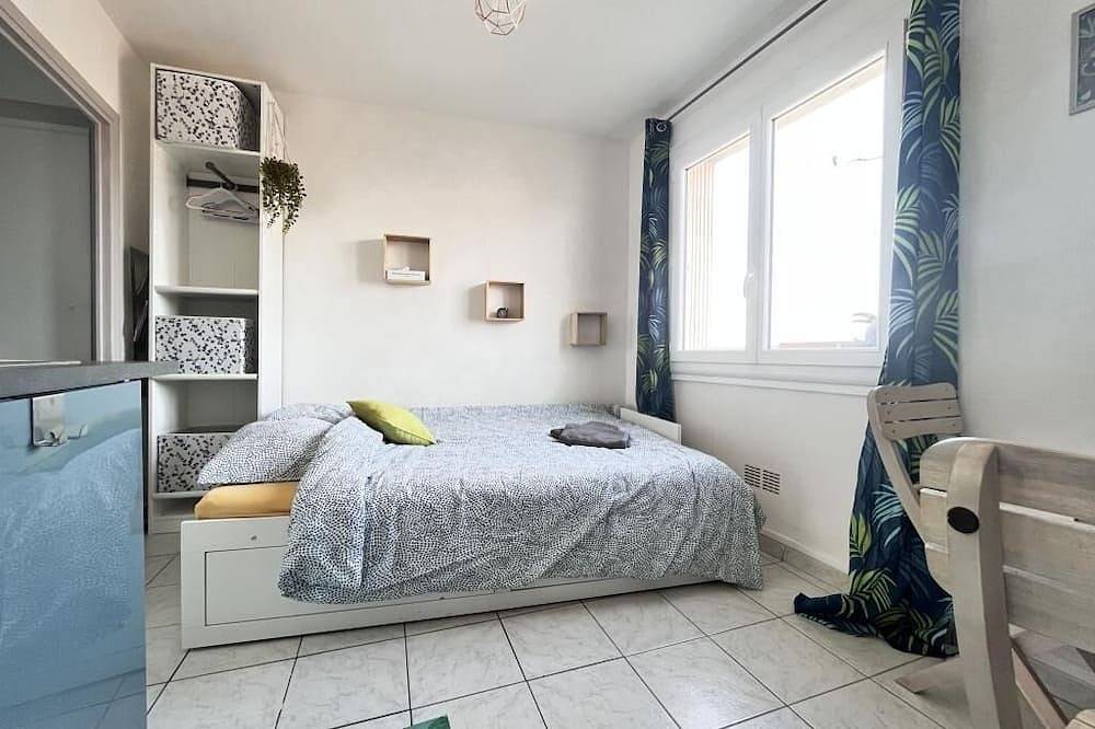 Entire apartment, Joli Studio Vers les Thermes, Pour Séjour Détente in Royat, Volcans d'Auvergne Regional Nature Park