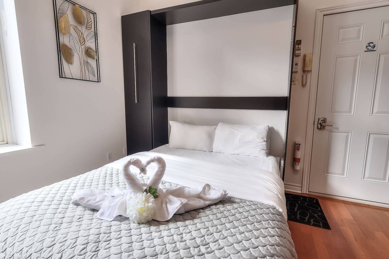 Entire apartment, Fox Hotel  9 min of Palais Des Congres in Ville-Marie, Montreal