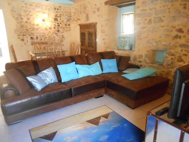 Appartement entier, Gîte avec jacuzzi privatif dans un mas provençal in Allègre-les-Fumades, Région d'Alès