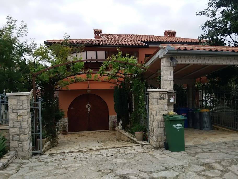 Apartamento entero, Apartments with parking space Banjole, Pula - 17398 in Banjole, Costa sur de Istria