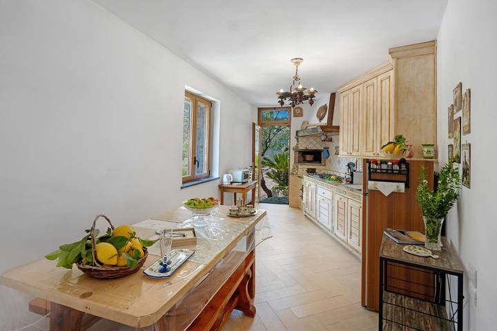Villa 'Cynara Holiday House' with Mountain View, Wi-Fi and Air Conditioning in Massa Lubrense, Naples Province