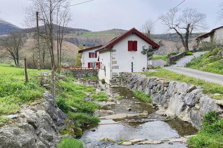 Location de vacances pour 4 personnes, avec jardin dans Saint-Just-Ibarre