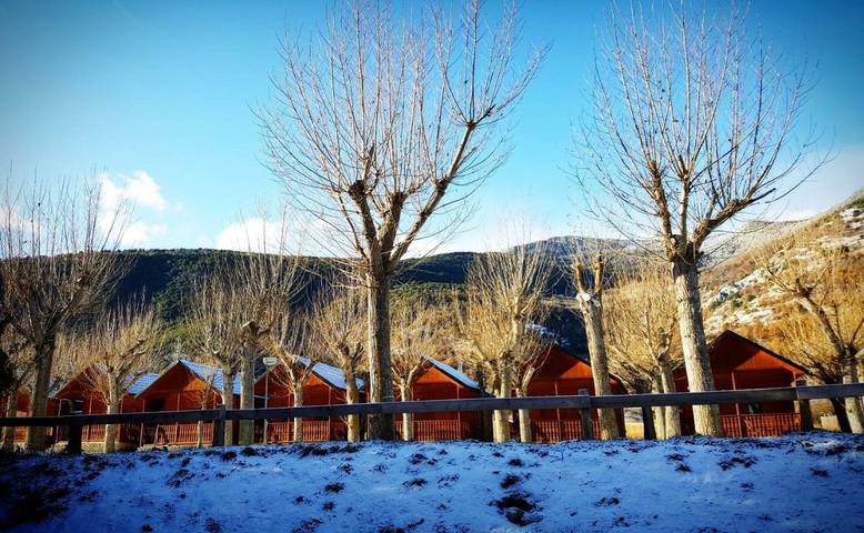 Parc de vacances pour 8 personnes, avec vue et bassin pour enfant ainsi que piscine et jardin en Espagne - 3