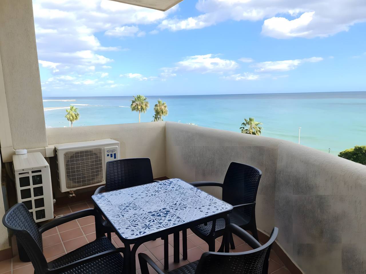 Entire apartment, Apartment 'Benalbeach Sea Front' with Sea View, Wi-Fi and Air Conditioning in Benalmádena Costa, Benalmádena