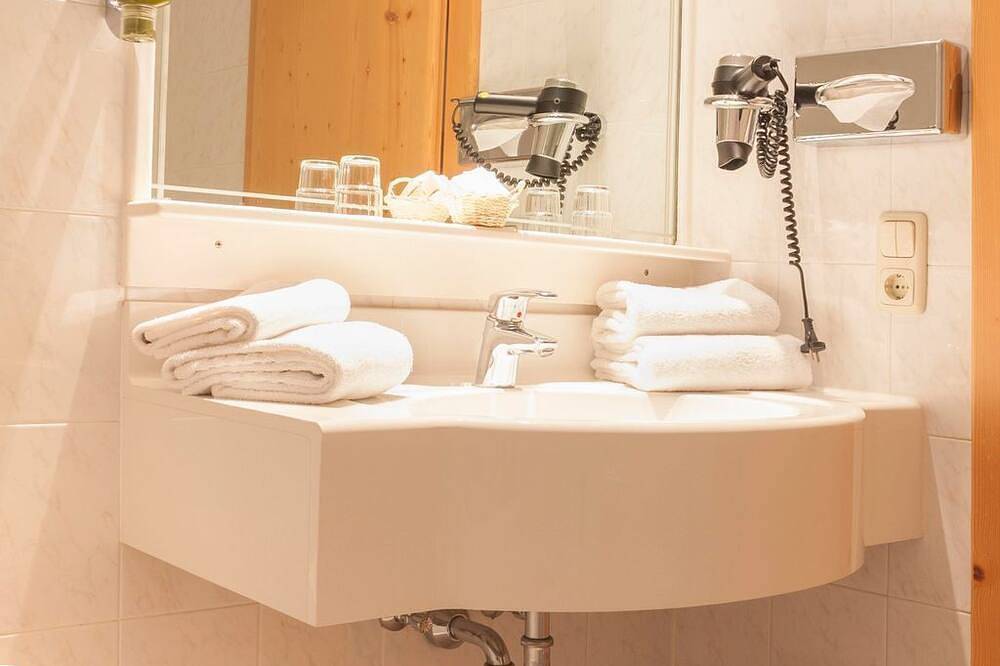 Doppelzimmer \"Elbblick\", Dusche oder Bad, Wc - Elbhotel Bad Schandau in Bad Schandau, Elbsandsteingebirge