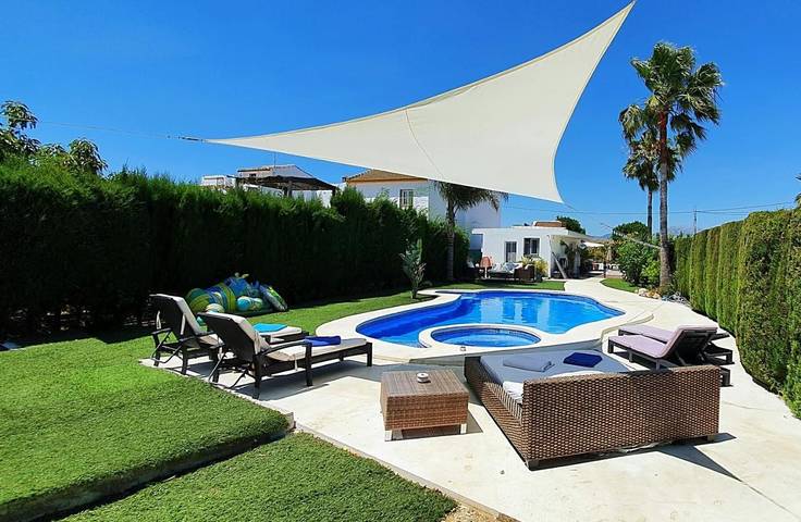 Casa de huéspuedes para 2 personas, con Jacuzzi y Terraza además de Jardín y Piscina en Alhaurín el Grande