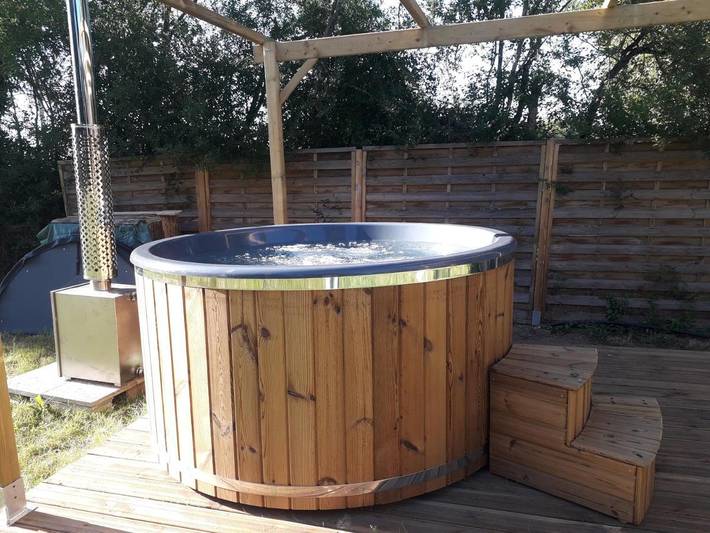 Location de vacances pour 6 personnes, avec Jacuzzi et Terrasse ainsi que Jardin et Vue à Tannerre-en-Puisaye