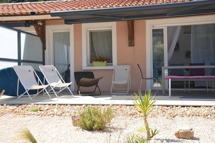 Gîte pour 8 personnes, avec jardin ainsi que terrasse et vue dans Plage Camp Long