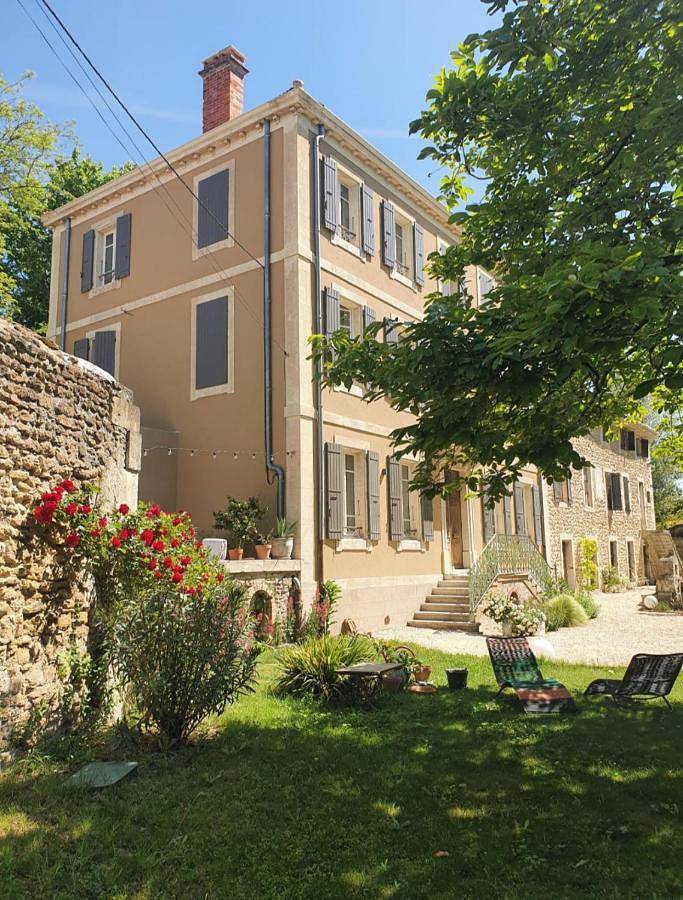 Location de vacances pour 4 personnes, avec piscine ainsi que vue et jardin à Bouchet - 4