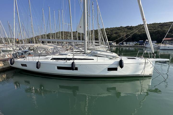 Boat for 10 people in England