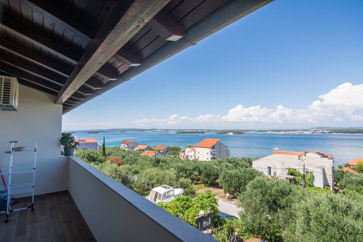 Smještaj za odmor za 4 osoba, s Balkon/terasa u Tkon